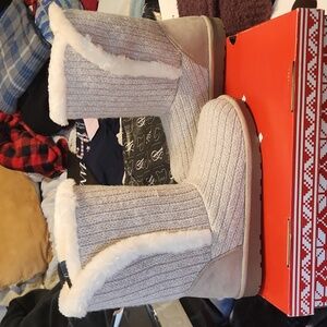 Arizona oatmeal boots size 7